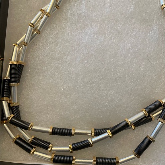 NWT Magnetic Necklace - Picture 2 of 3